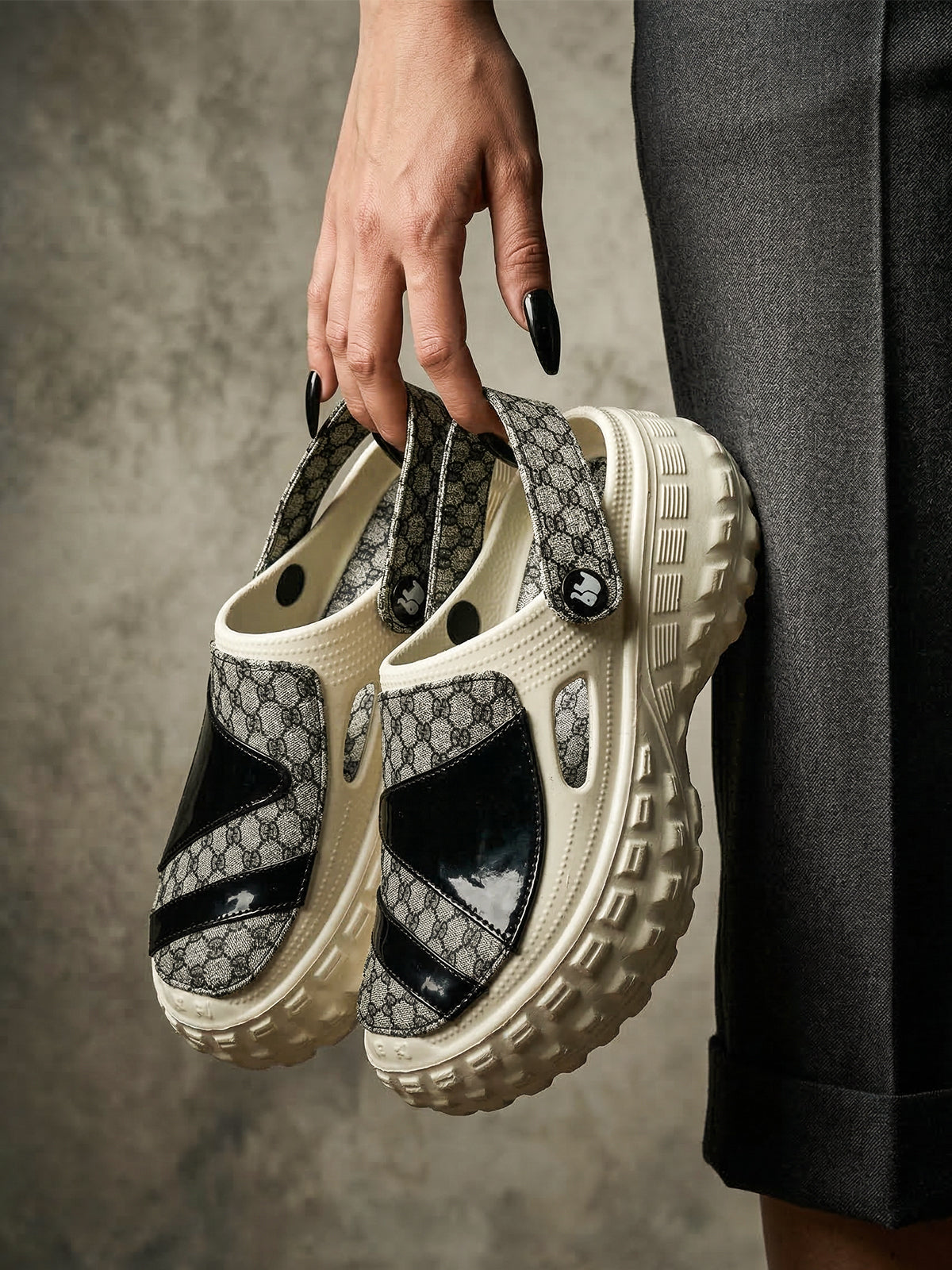 Mono Queen Women Clogs