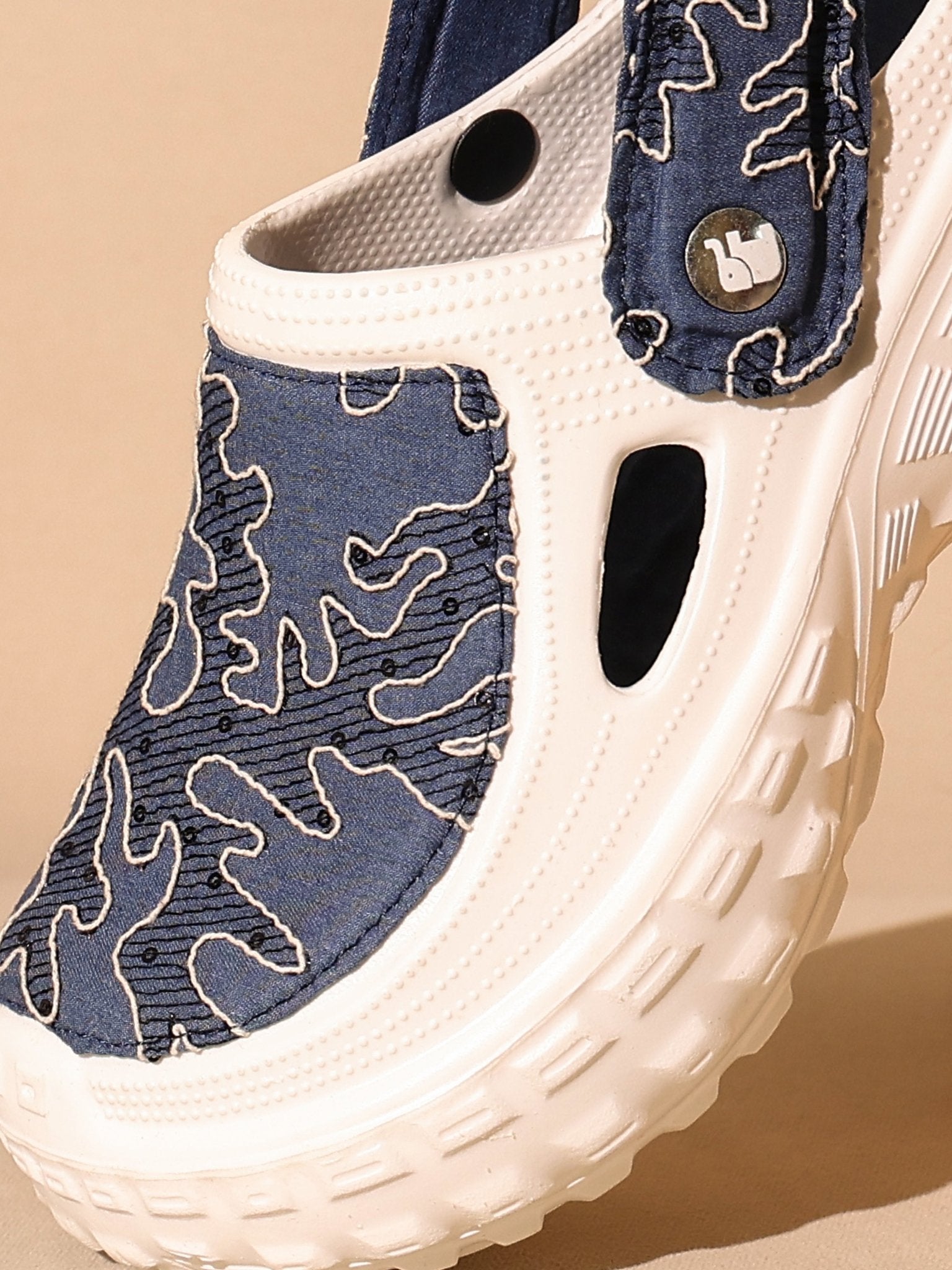 Neelam Women Clogs - Solaworld.in