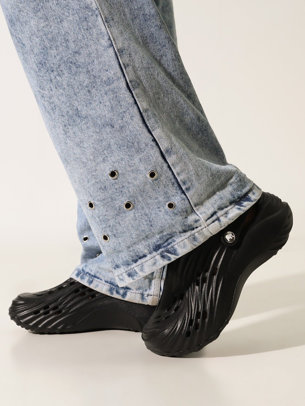 Noir Mens Clog - Solaworld.in