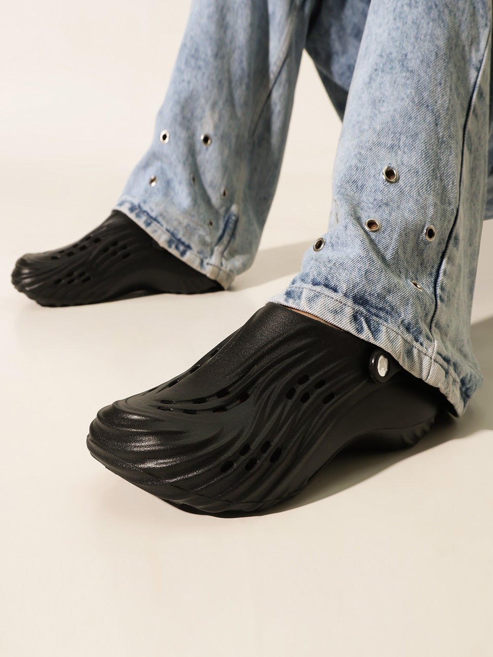 Noir Mens Clog - Solaworld.in