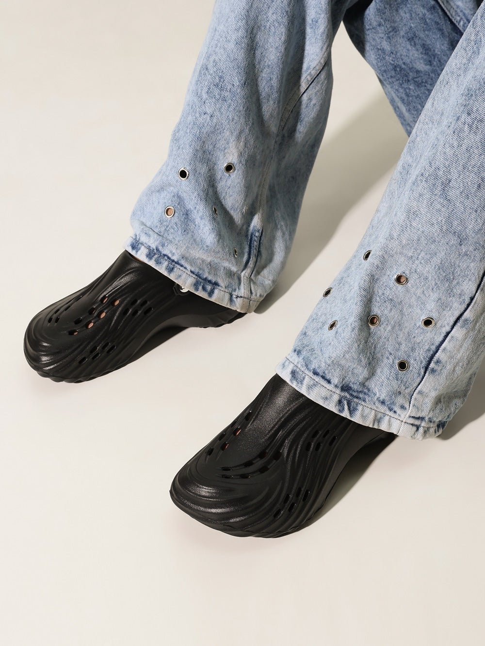 Noir Mens Clog - Solaworld.in