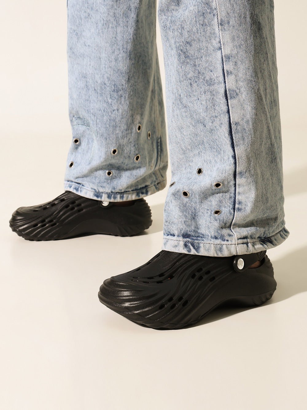 Noir Mens Clog - Solaworld.in