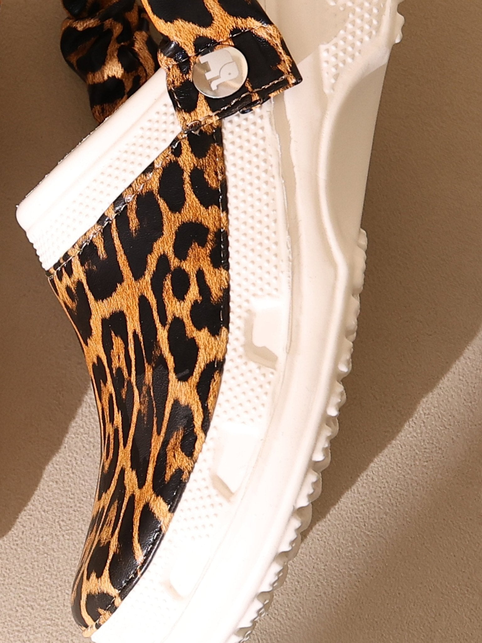 Sherni Women Clogs - Solaworld.in